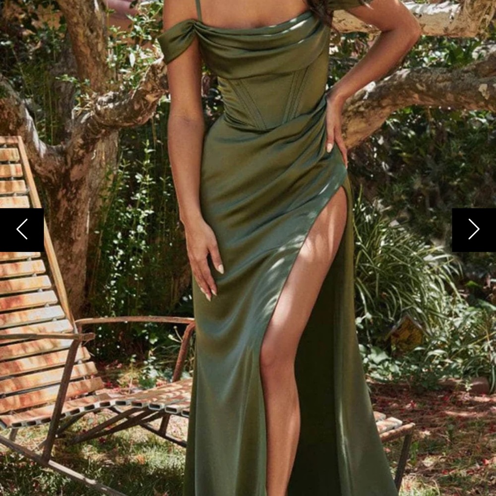 Elegant Green Off-Shoulder Dress